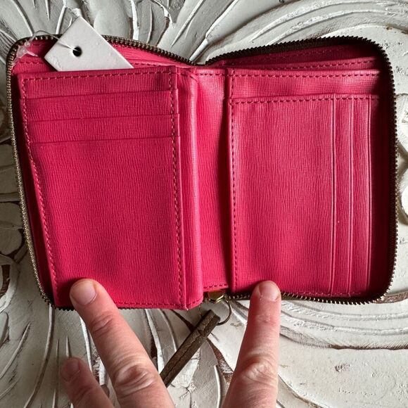 Fossil Sydney Multifunction Metallic Gold Wallet - Picture 4 of 6